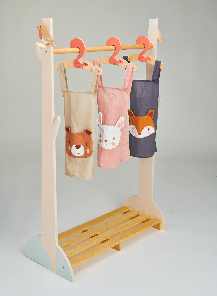 linen apron for children with bear pocket machine washable and plastic-free in beige